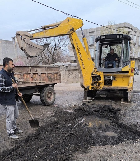 Fen İşleri Müdürlüğümüz Deforme Olan Yolları Onarıyor